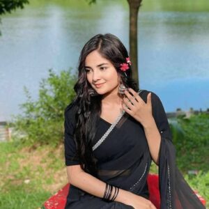 ১২ হাতের অপরূপ শাড়ি